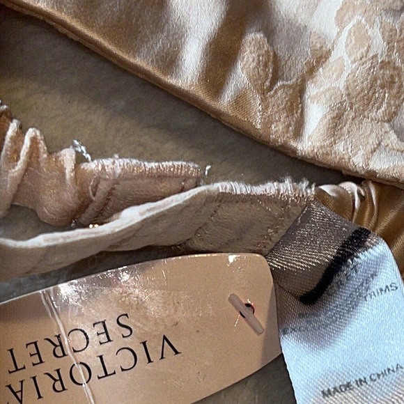 NWOT Beige Brocade Victoria Secret Garter Belt - Picture 9 of 11